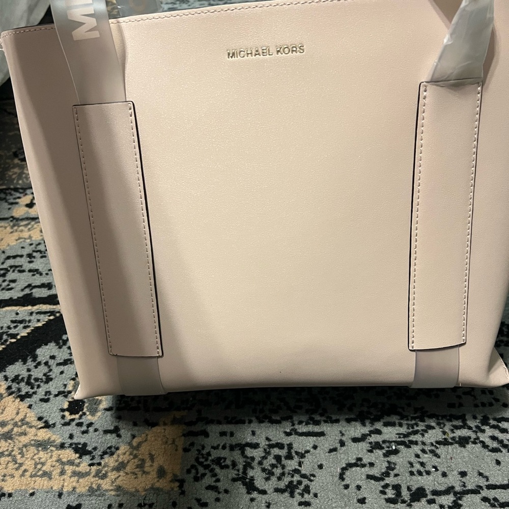 Michael Kors Blush Pink Bag - Picture 5 of 6